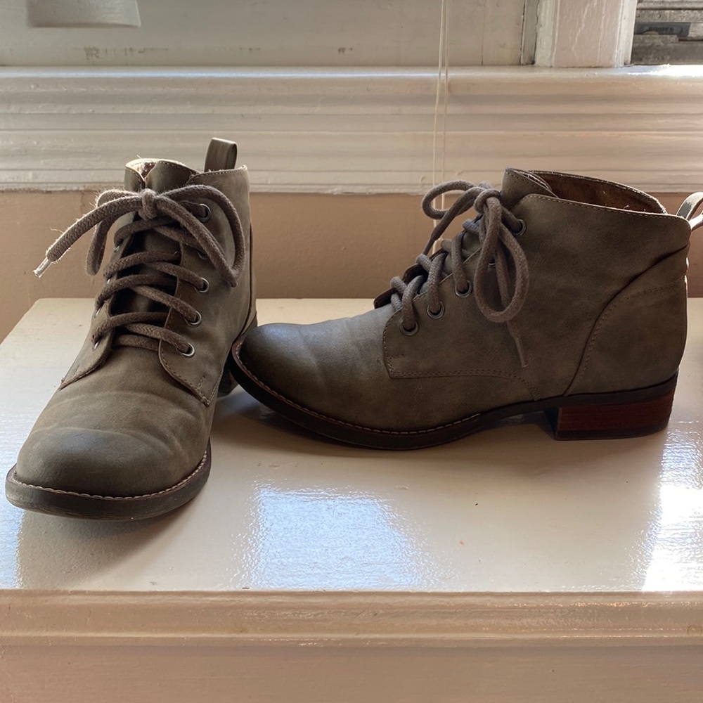 Taupe Ankle booties - 6.5